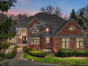 2354 Heronwood Drive Bloomfield Hills, MI 48302