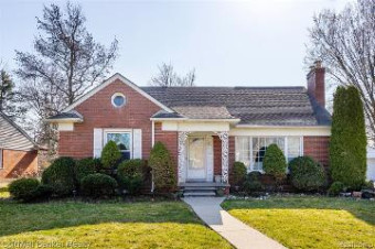 1211 Paget Court Grosse Pointe Woods, MI 48236