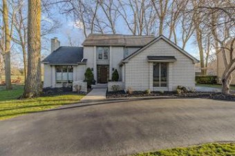 33815 Walnut Lane Farmington Hills, MI 48331