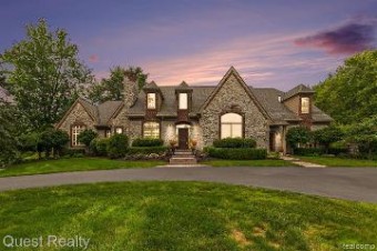 8242 Pine Hollow Court Grand Blanc, MI 48439