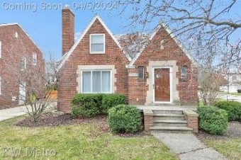 1659 Hollywood Avenue Grosse Pointe Woods, MI 48236