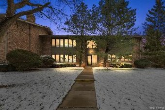 376 W Concord Place 4 Bloomfield Hills, MI 48304