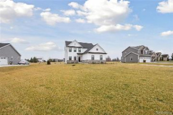 4827 Emerald Valley Loop Fowlerville, MI 48836