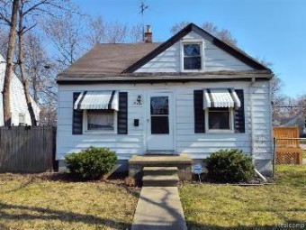 19308 Beaconsfield Street Harper Woods, MI 48225