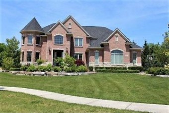 2544 Beachview Court Troy, MI 48098