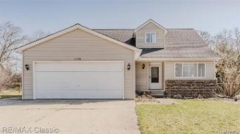 2726 Shady Hollow Drive White Lake, MI 48383