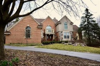 6355 Cherry Tree Rochester Hills, MI 48306