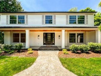 1935 Hillwood Drive Bloomfield Hills, MI 48304