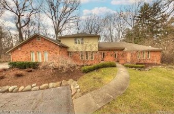 3900 Mystic Valley Drive Bloomfield Hills, MI 48302