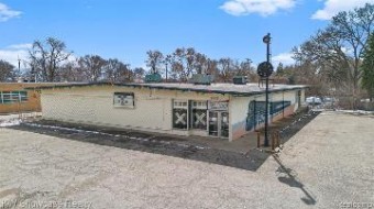 8275 Cooley Lake Road Commerce Township, MI 48382