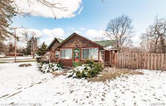 4982 Lakeborn Drive White Lake, MI 48383