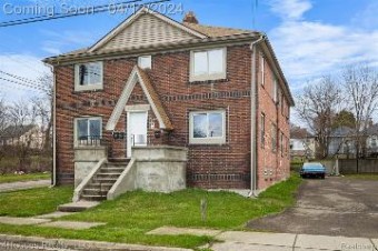 51 S Francis Avenue Pontiac, MI 48342