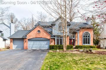 7298 Village Square Drive West Bloomfield, MI 48322