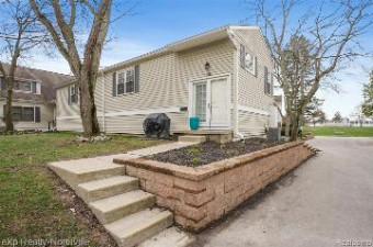 21124 E Glen Haven Circle Northville, MI 48167