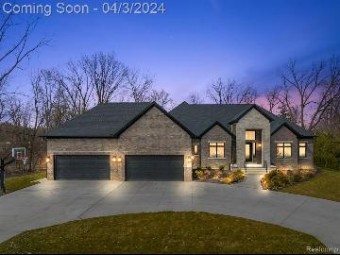 960 Dedham Court Bloomfield Hills, MI 48302