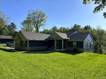 950 S Van Road Holly, MI 48442