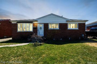 21552 Barton Street Saint Clair Shores, MI 48081