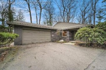 3163 Kingsley Drive Troy, MI 48084