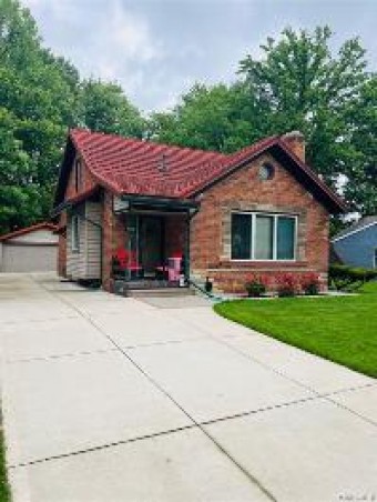 2018 Manchester Boulevard Grosse Pointe Woods, MI 48236