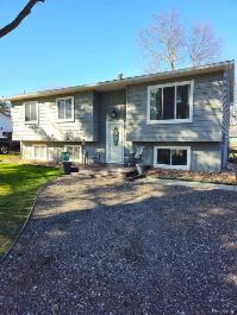 331 Oakwood Lane Perry, MI 48872