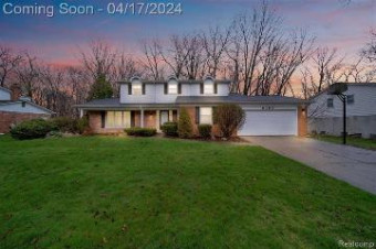 6105 Pinecroft Drive West Bloomfield, MI 48322