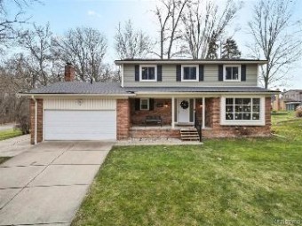 8546 Southfield Drive Shelby Township, MI 48316