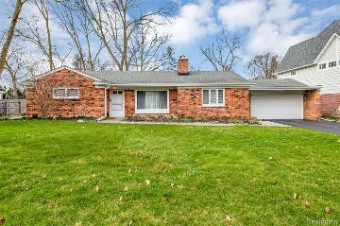 2082 Lakeshire Drive West Bloomfield, MI 48323