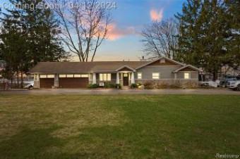 761 Hilltop Drive White Lake, MI 48386