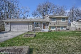 5969 N Bay Clarkston, MI 48346