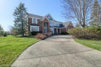 11475 Maple Valley Drive Plymouth, MI 48170