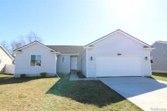 3121 Dahlia Drive Burton, MI 48519