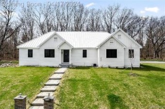 2395 Pinewood Milford, MI 48381