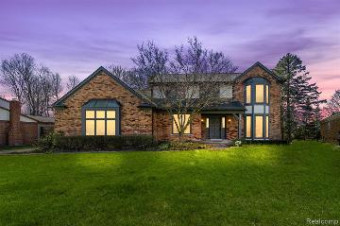 306 Eckford Court Troy, MI 48085