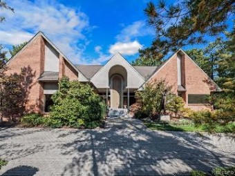 4547 Kiftsgate Bend Bloomfield Hills, MI 48302