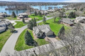 51 Chateaux Du Lac Fenton, MI 48430