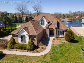 1463 Schooner Cove Highland, MI 48356