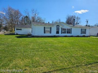 6503 Carpenter Street Marlette, MI 48453