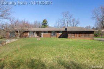 8825 Ortonville Road Clarkston, MI 48348