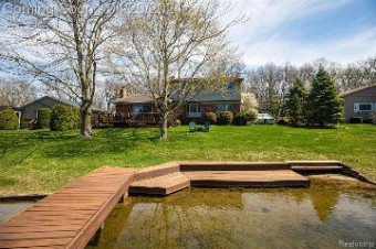 822 Golden Shores Drive White Lake, MI 48386