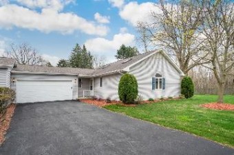 11715 Hawthorne Glen Drive Grand Blanc, MI 48439