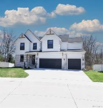 47362 Bayside Circle E Chesterfield Township, MI 48047