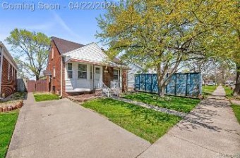 922 Stewart Avenue Lincoln Park, MI 48146