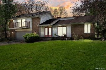 7585 Ledgewood Drive Fenton, MI 48430