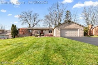 5111 Surfwood Drive Commerce Township, MI 48382