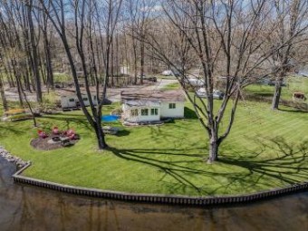 10157 River Lane Pinckney, MI 48169