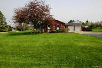 1246 Crooked Lake Road Fenton, MI 48430