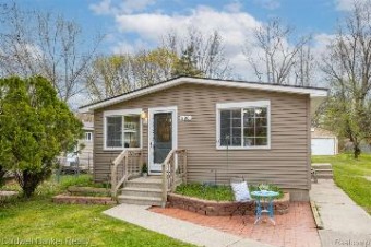 586 Snyder Road Highland, MI 48357