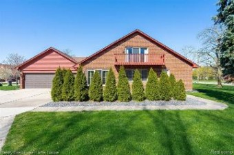 42168 Lochmoor Street Clinton Township, MI 48038