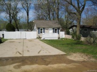 2817 Dean Drive W Highland, MI 48356