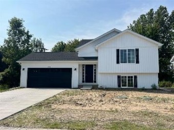 6061 Summerbrooke Circle Fowlerville, MI 48836